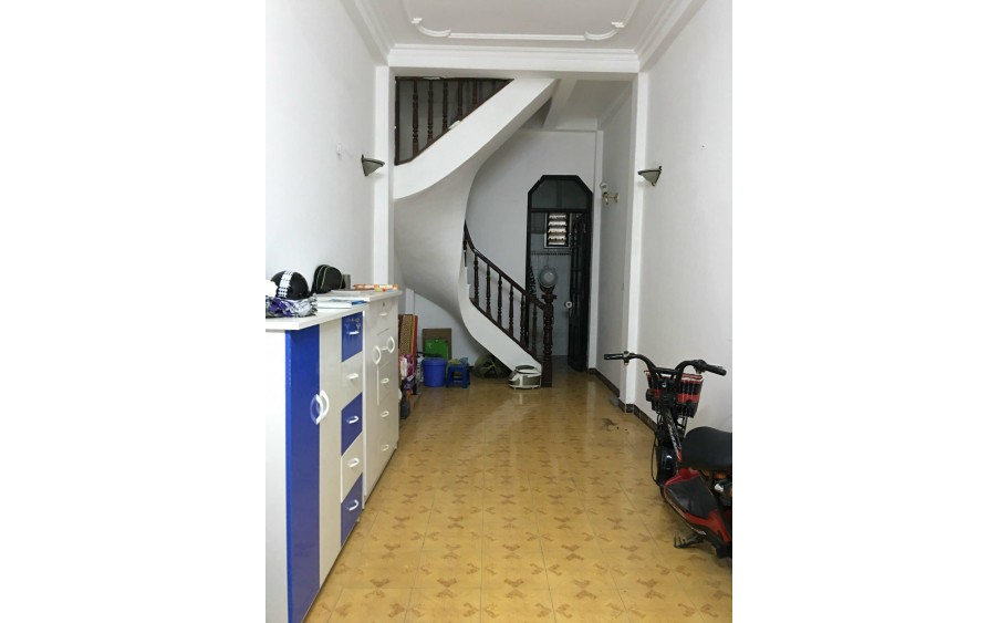 Cho thuê nhà ngõ ba gác Phương mai - đống đa - 35m - 4 tầng - 3  ngủ - 15 triệu